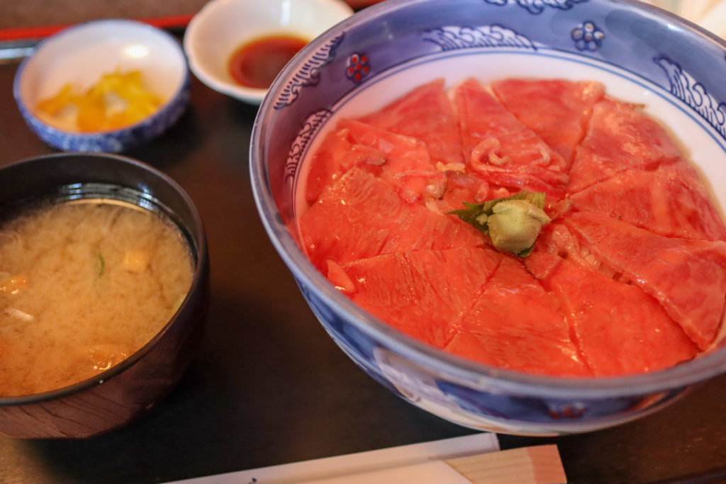 富良野『くまげら』のローストビーフ丼