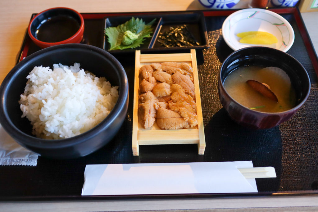 うに丼（1990円）